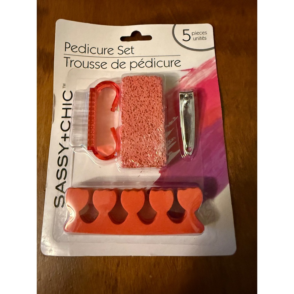 Sassy+Chic 5 Piece Pedicure SetCoral Pink Pumice Stone NailClipper Toe Separator